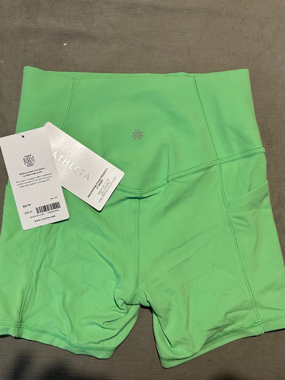 NWT ATHLETA Ultimate Stash Pocket II 5" Short Bright Green Extra Small